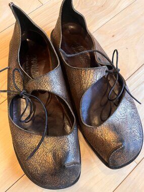 cydwoq Dust shoes, antique gold, size 37.5